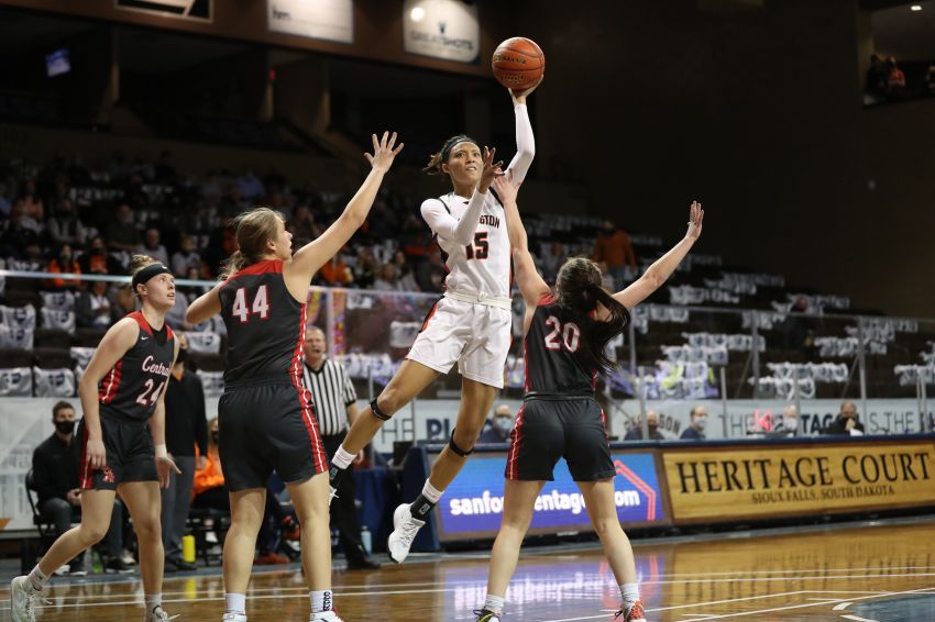 Washington senior Ndjakalenga Mwenentanda named Gatorade SD player of the year